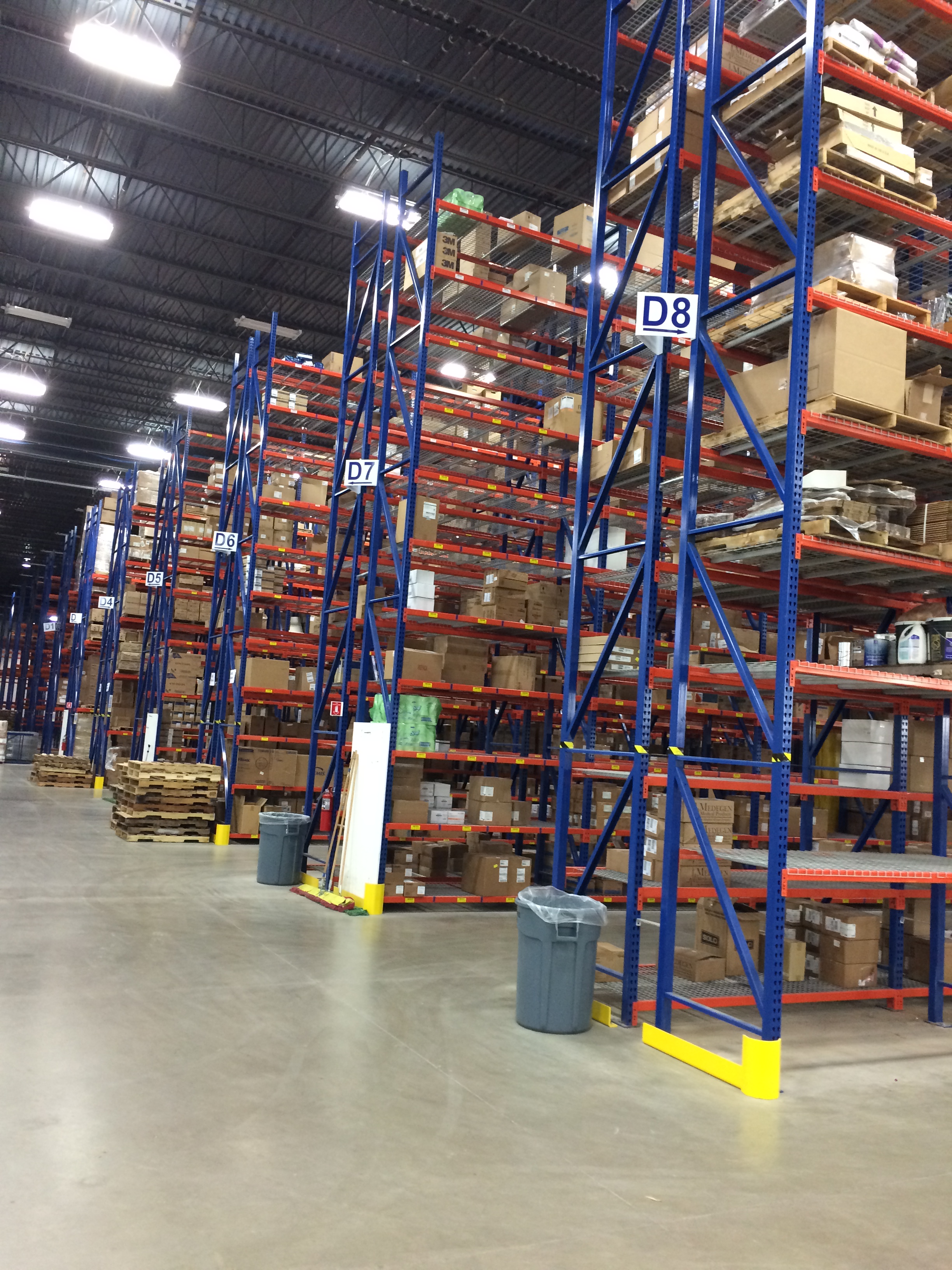 Selective pallet rack